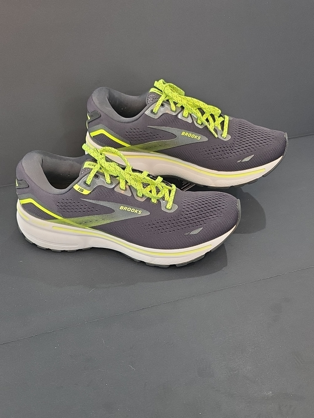 Brooks Ghost 15 Women's Running Sneakers Charcoal Neon Yellow Accents Size 10